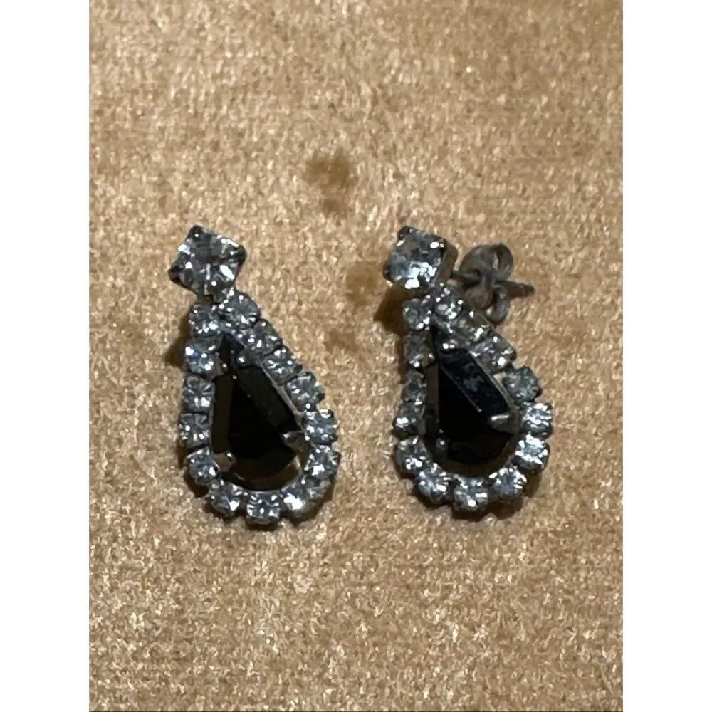 Dainty glam earrings